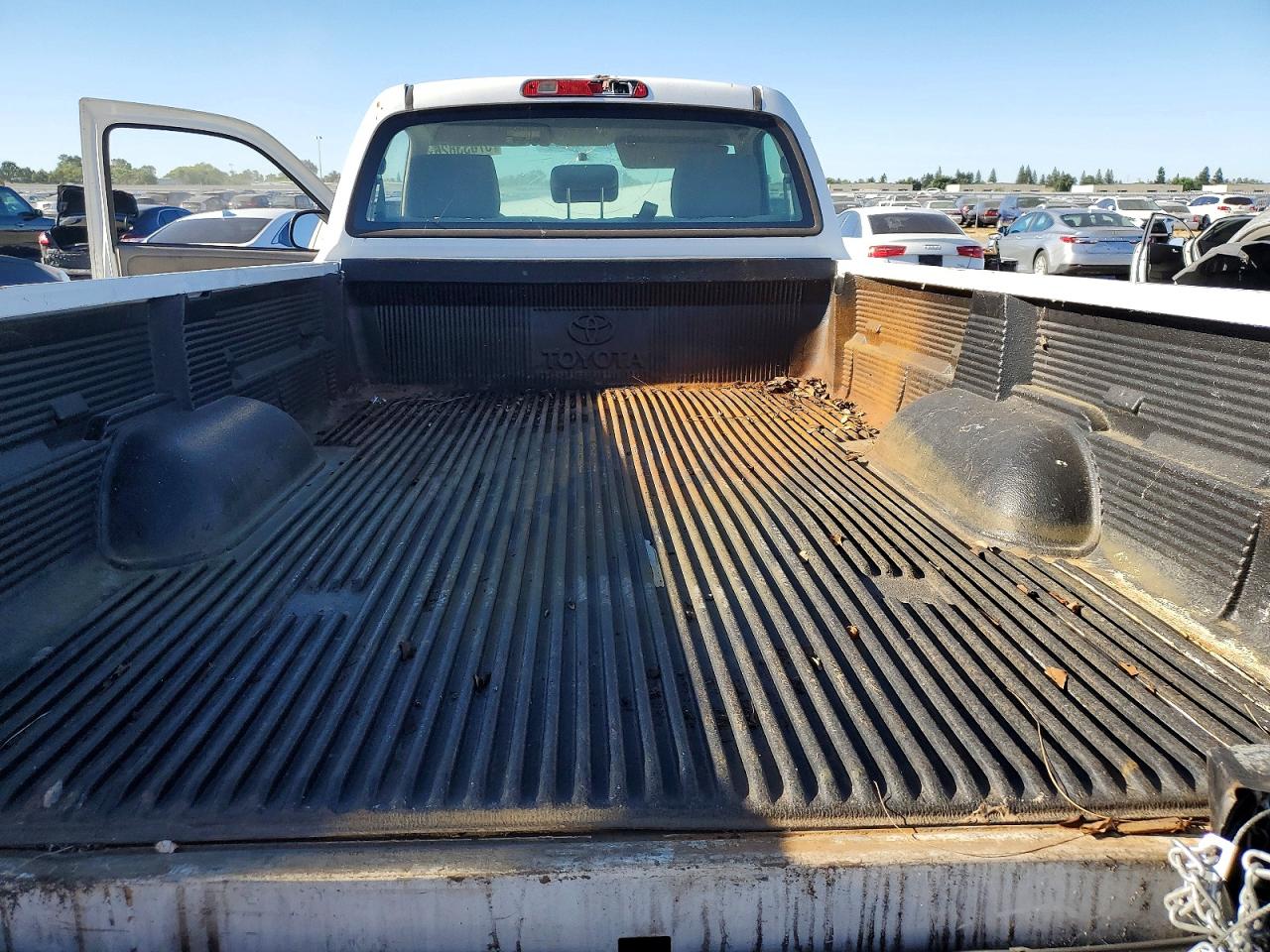 2006 Toyota Tundra Base Белый vin: 5TBJU32136S472837