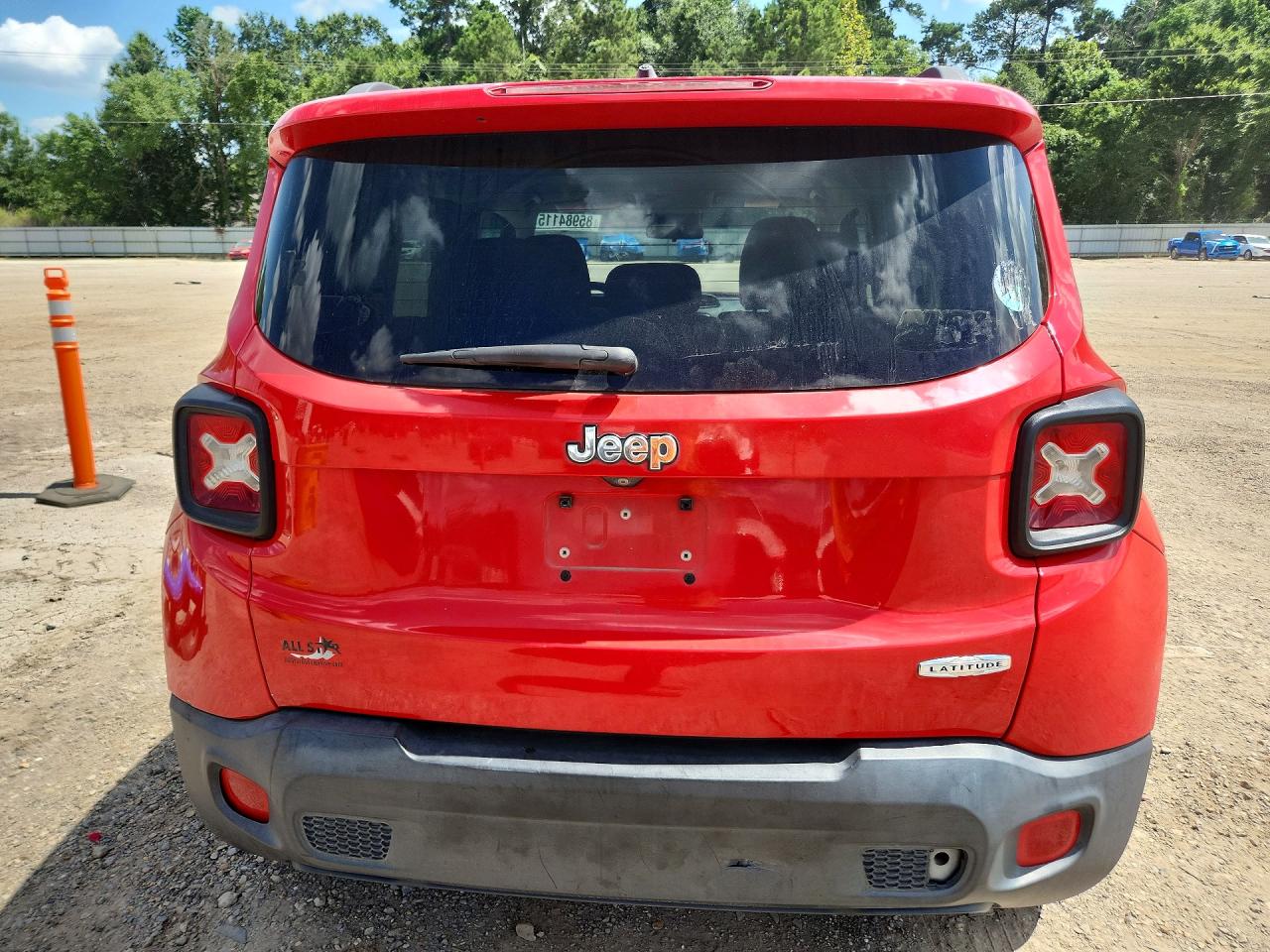 2015 Jeep Renegade Latitude Red vin: ZACCJABTXFPB27932