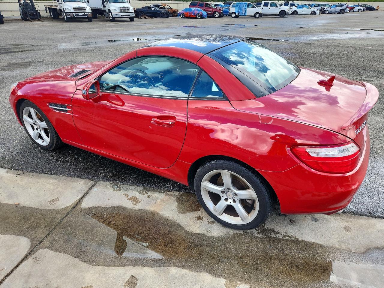 2012 Mercedes-benz Slk 250 Red vin: WDDPK4HA4CF034818