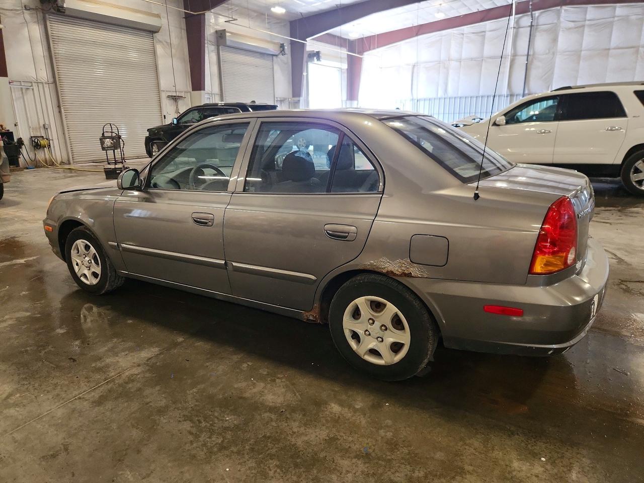 2005 Hyundai Accent Gl Серебряный vin: KMHCG45C65U600505