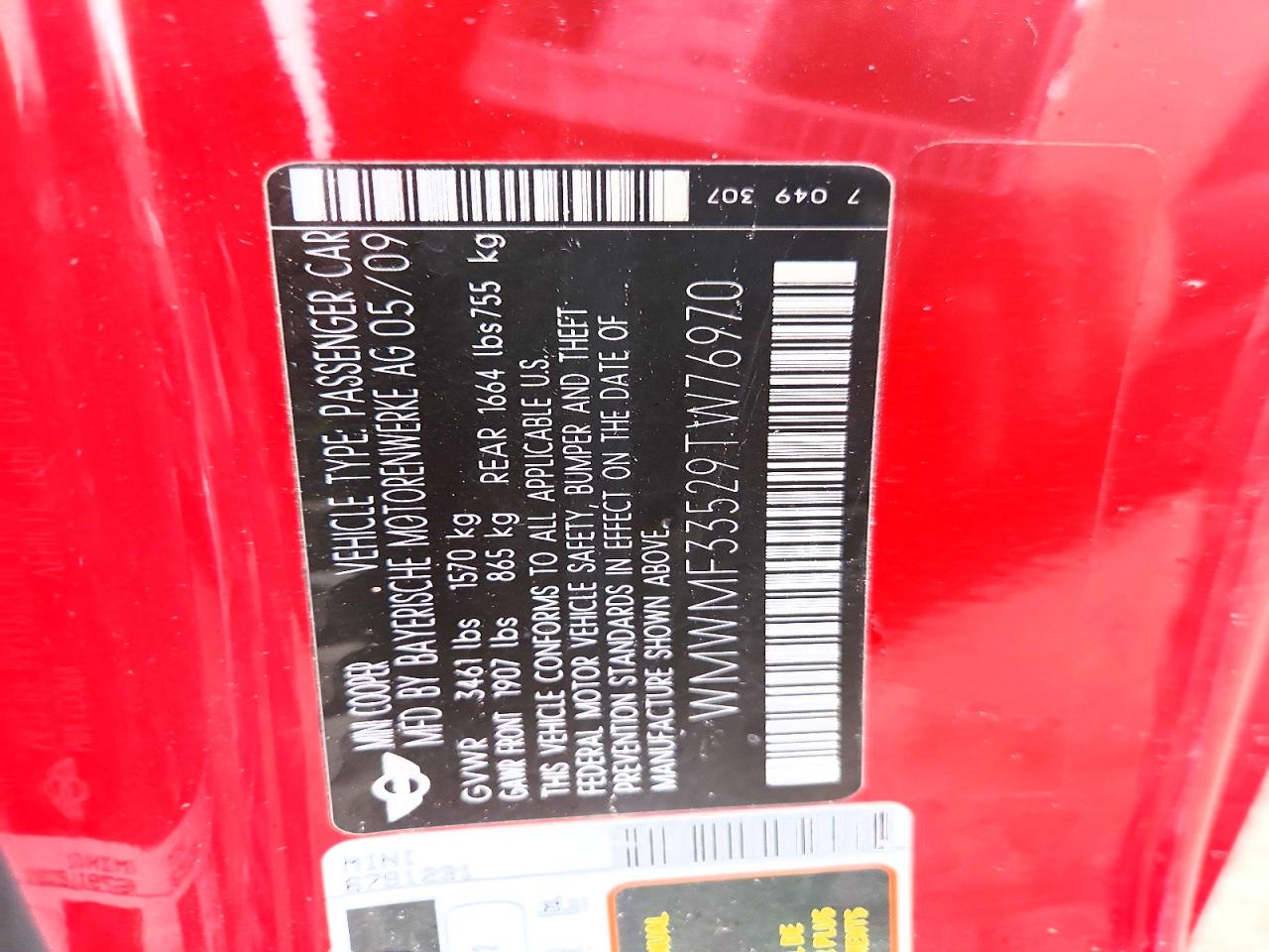2009 Mini Cooper Red vin: WMWMF33529TW76970