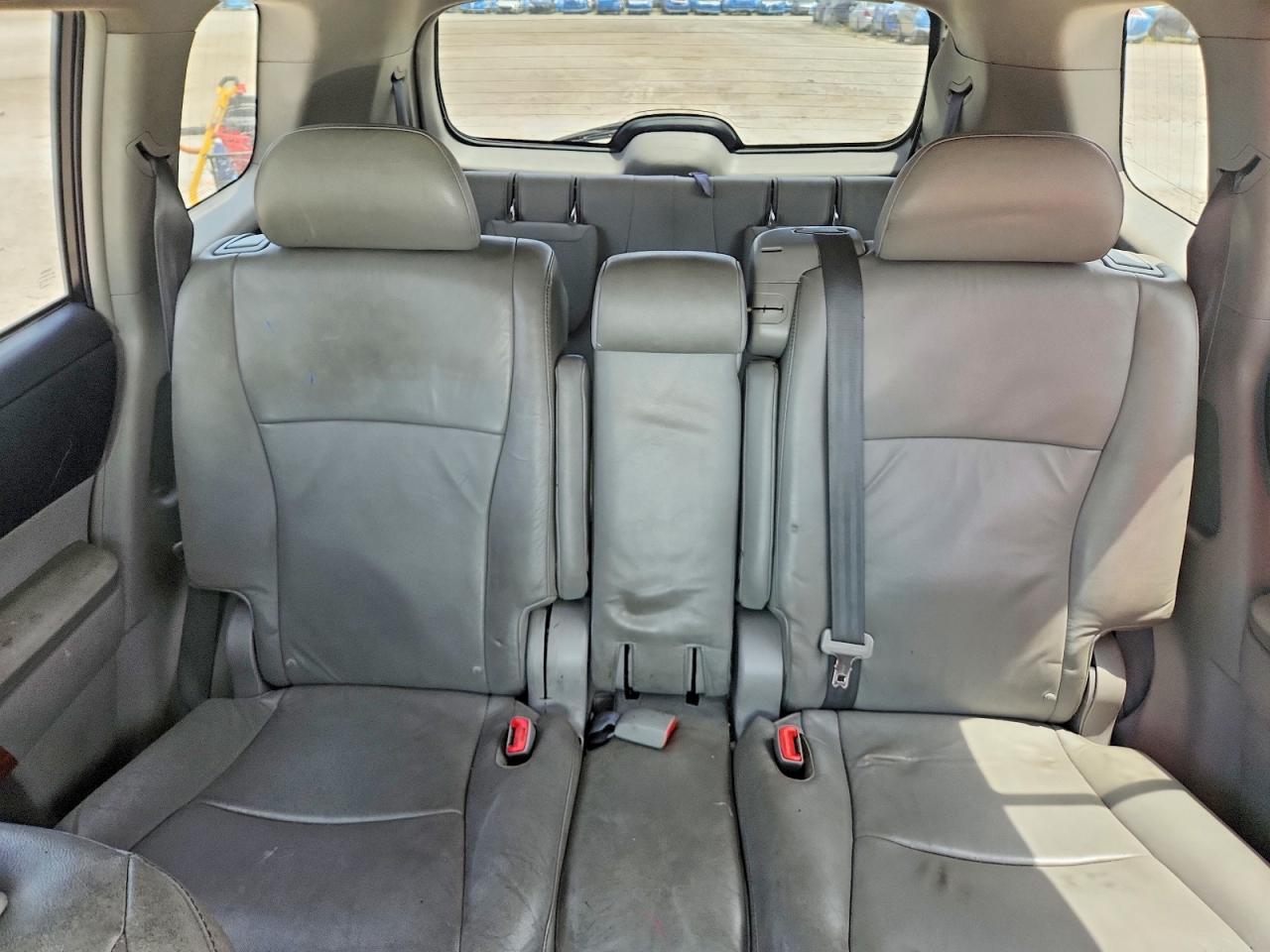 2010 Toyota Highlander Limited Silver vin: 5TDYK3EH2AS015885