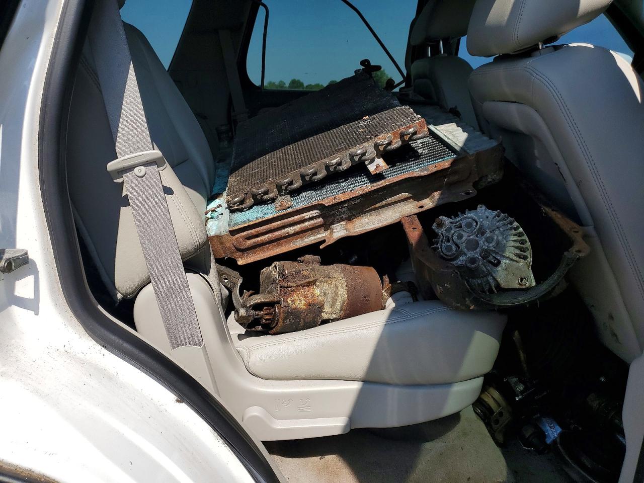 2010 Chevrolet Tahoe K1500 Lt White vin: 1GNUKBE00AR261956