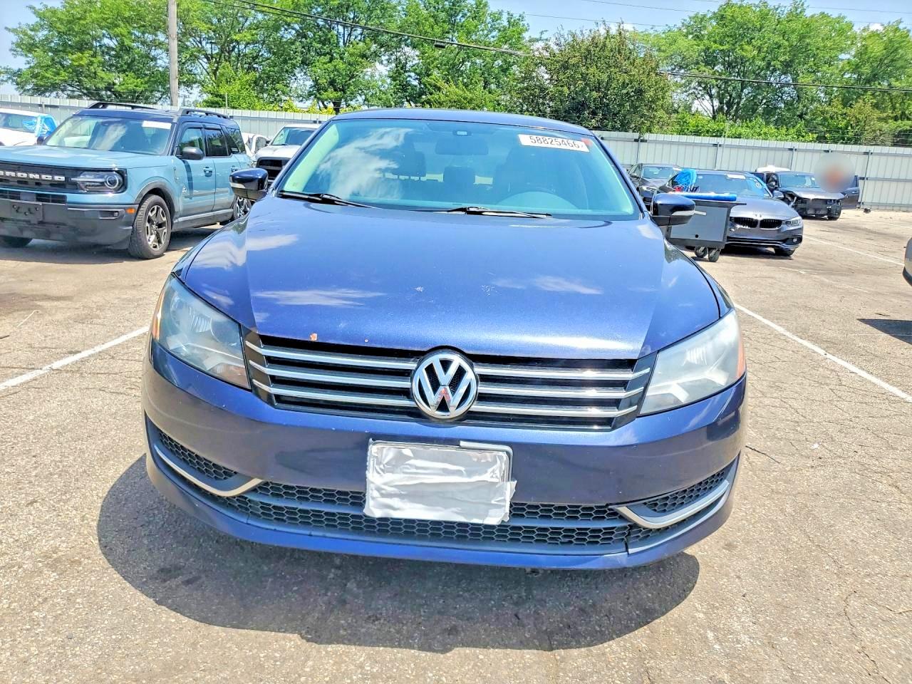 2015 Volkswagen Passat Se Blue vin: 1VWBT7A31FC033336