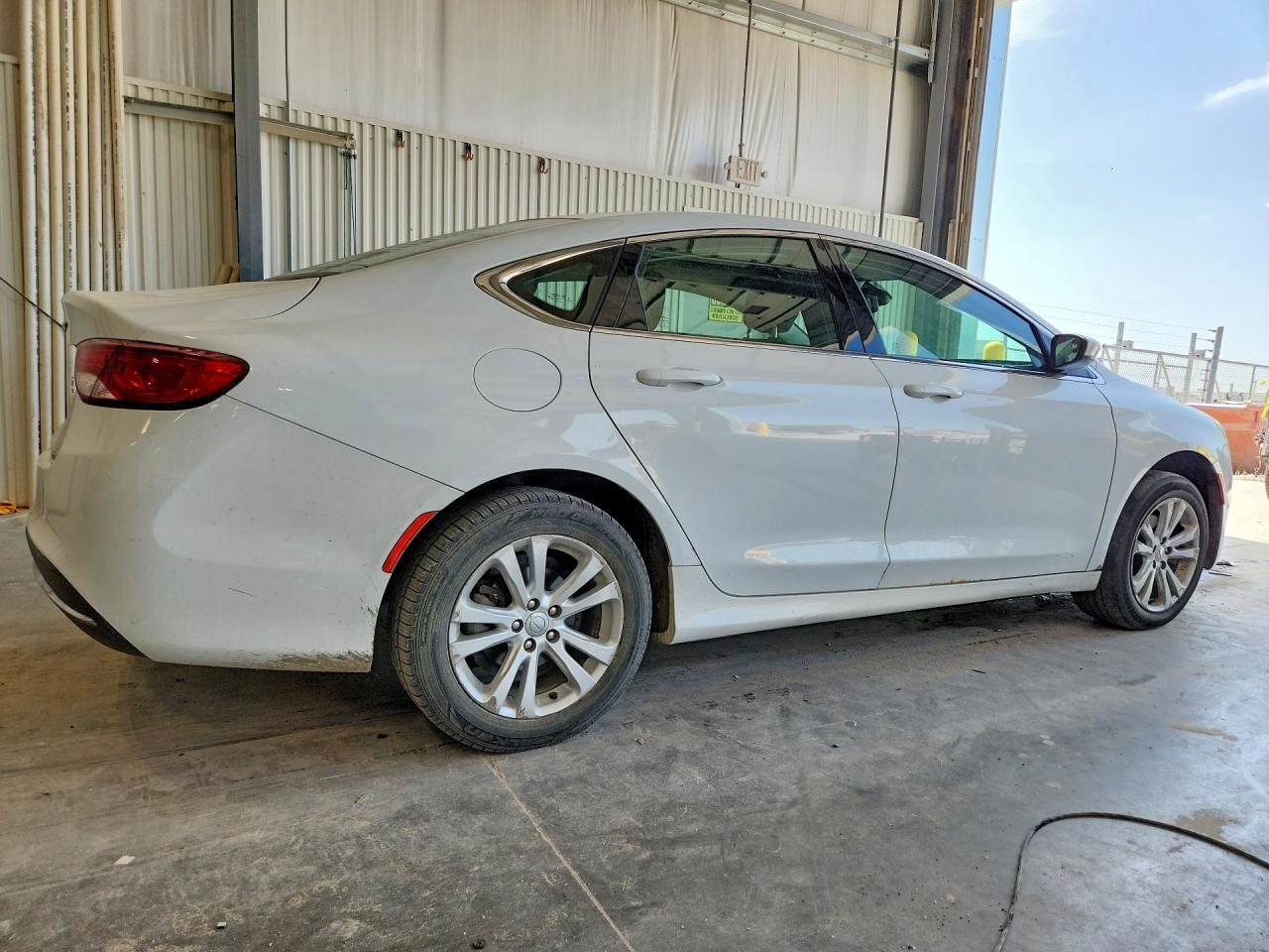 2015 Chrysler 200 Limited White vin: 1C3CCCAB2FN735861