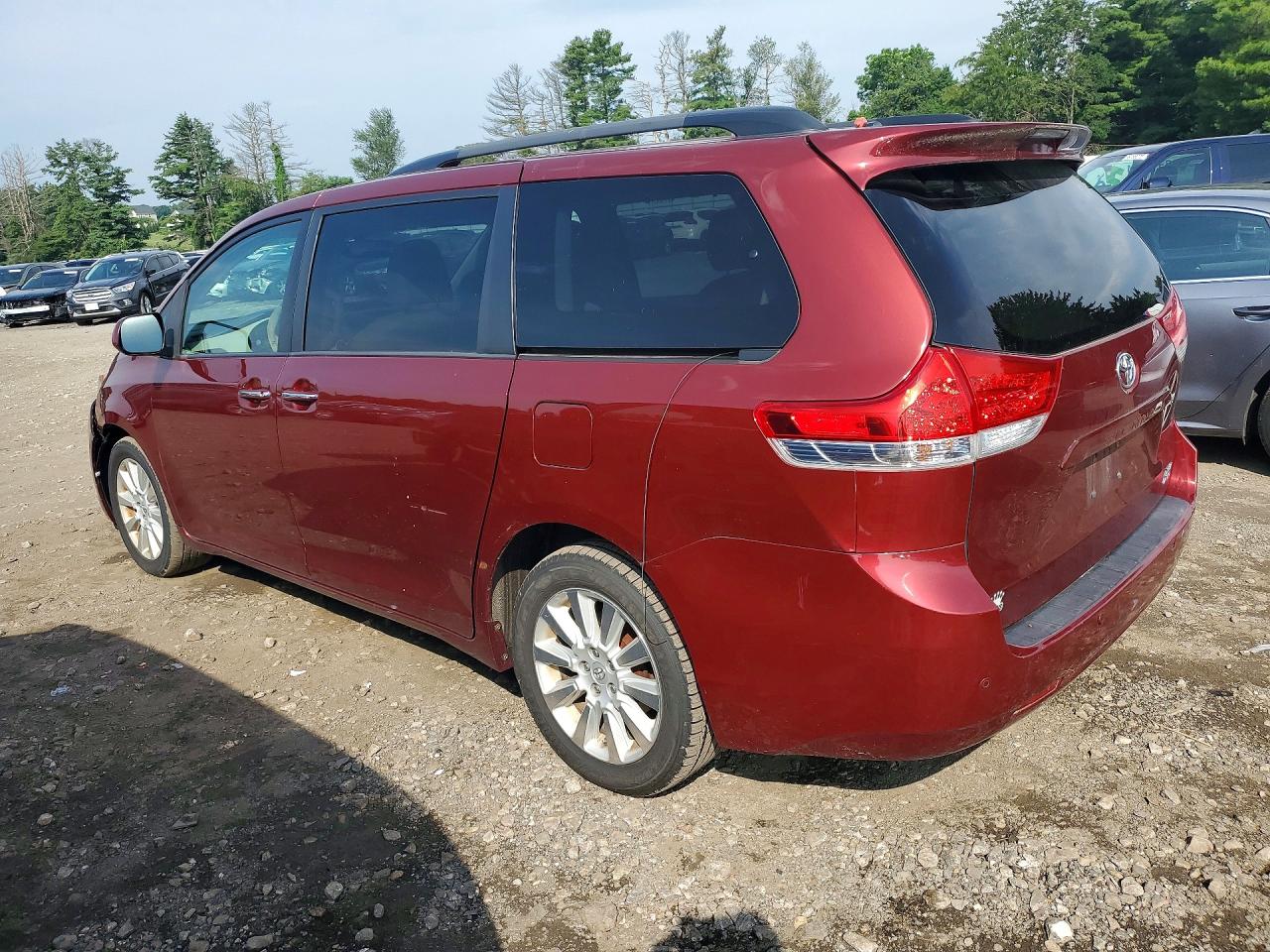 2013 Toyota Sienna Xle 7-passenger Maroon vin: 5TDDK3DC0DS059294