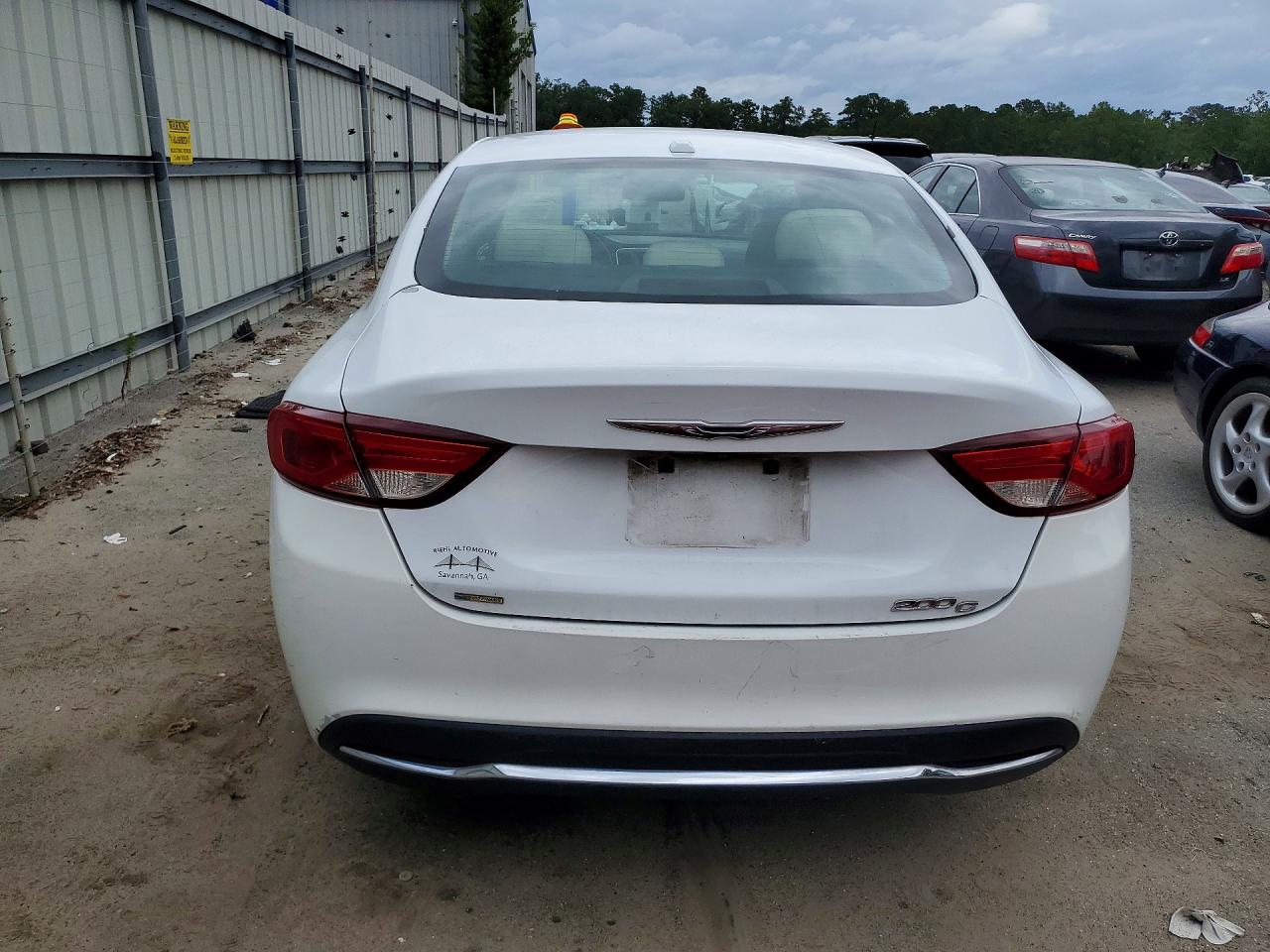 2015 Chrysler 200 C White vin: 1C3CCCCB2FN629181