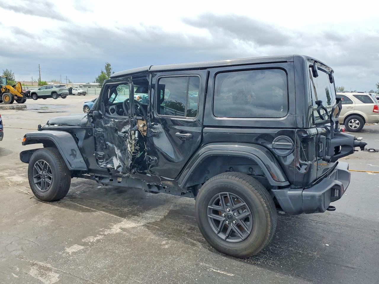 2025 Jeep Wrangler Sahara Черный vin: 1C4PJXEN8SW644242