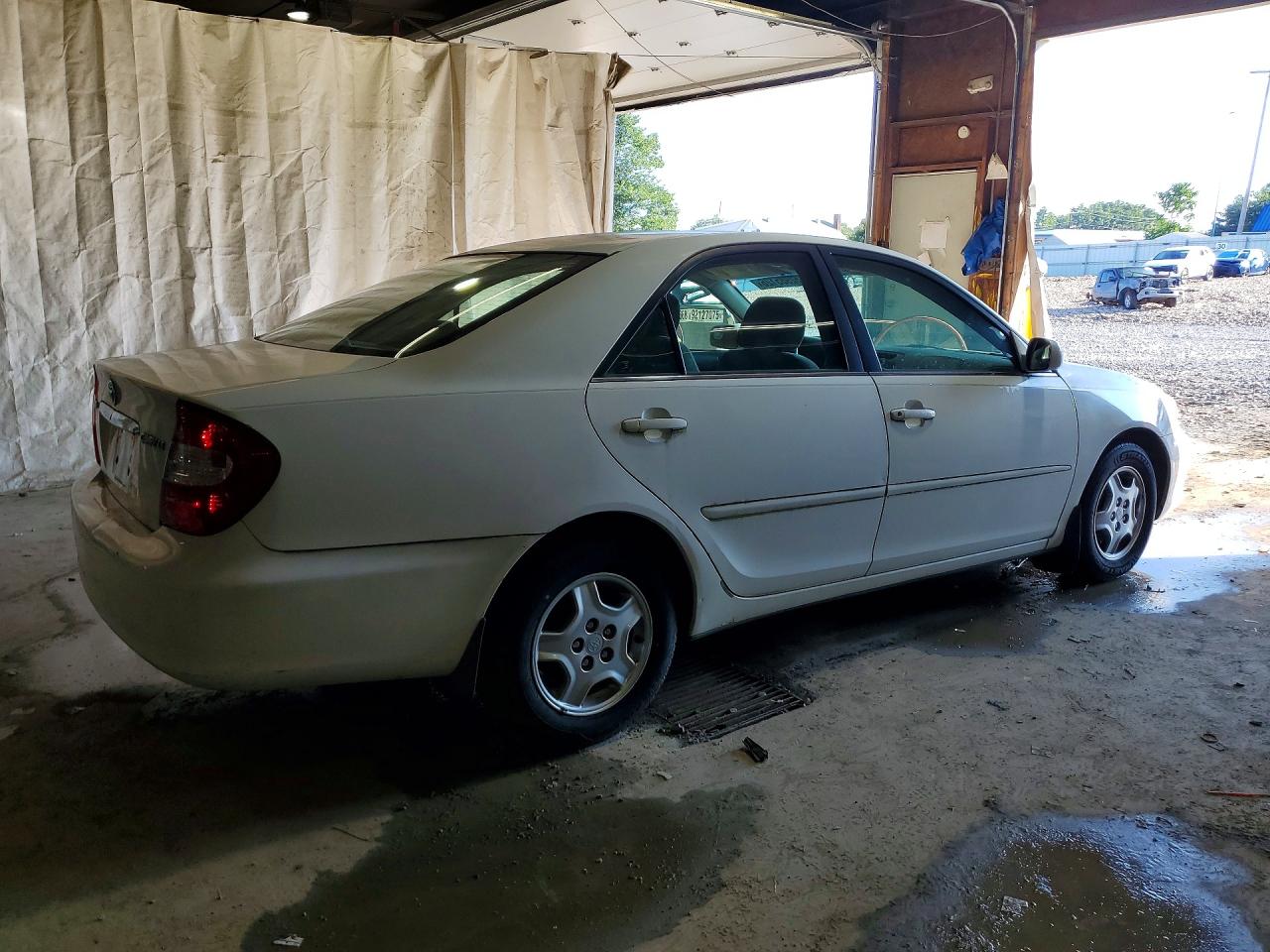 2002 Toyota Camry Le White vin: 4T1BE32K42U038266
