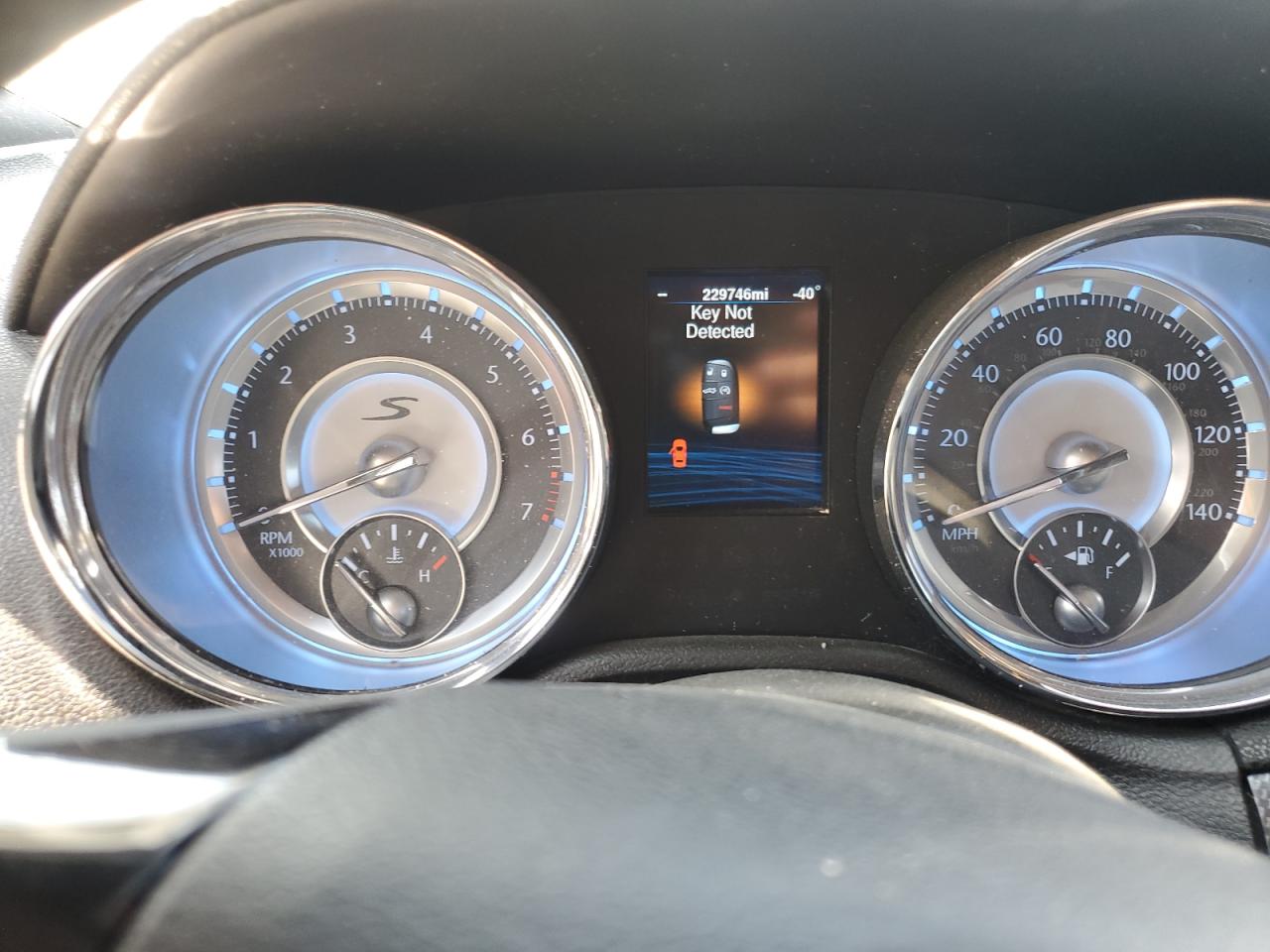 2013 Chrysler 300 S White vin: 2C3CCABG2DH515513