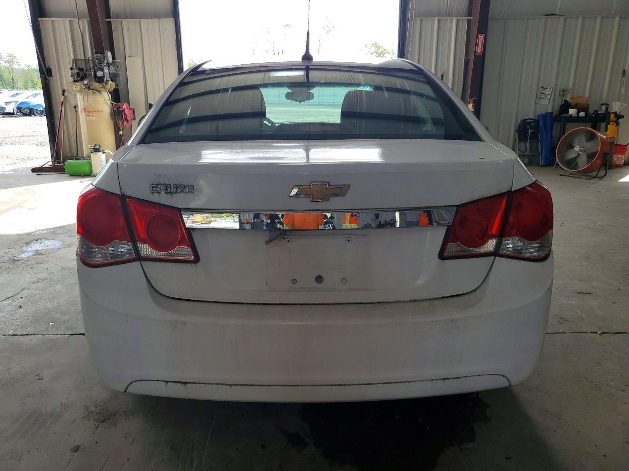 2012 Chevrolet Cruze Ls White vin: 1G1PC5SH8C7238267