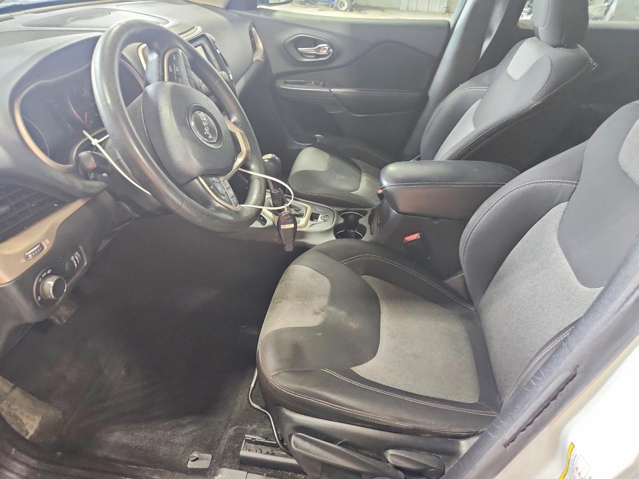 2015 Jeep Cherokee Sport Белый vin: 1C4PJLAB9FW731027