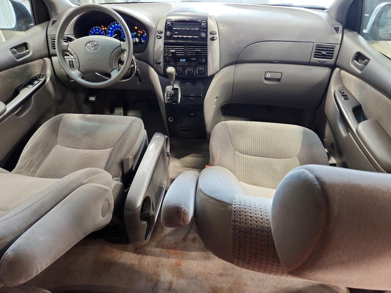 2007 Toyota Sienna Le 7-passenger Gray vin: 5TDZK23C57S090062