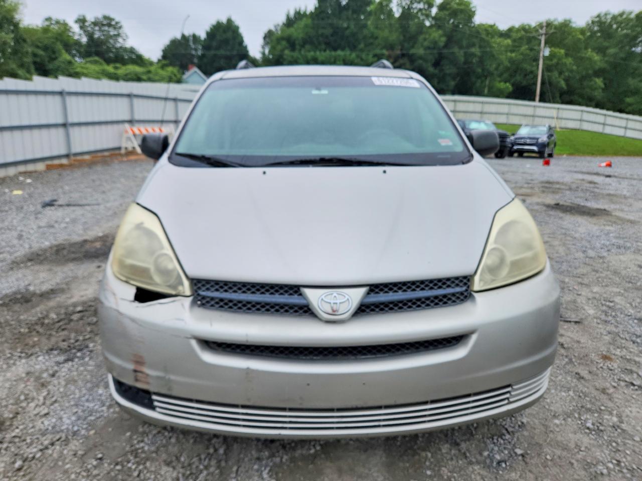 2005 Toyota Sienna Le 7 Passenger Silver vin: 5TDZA23C75S345617