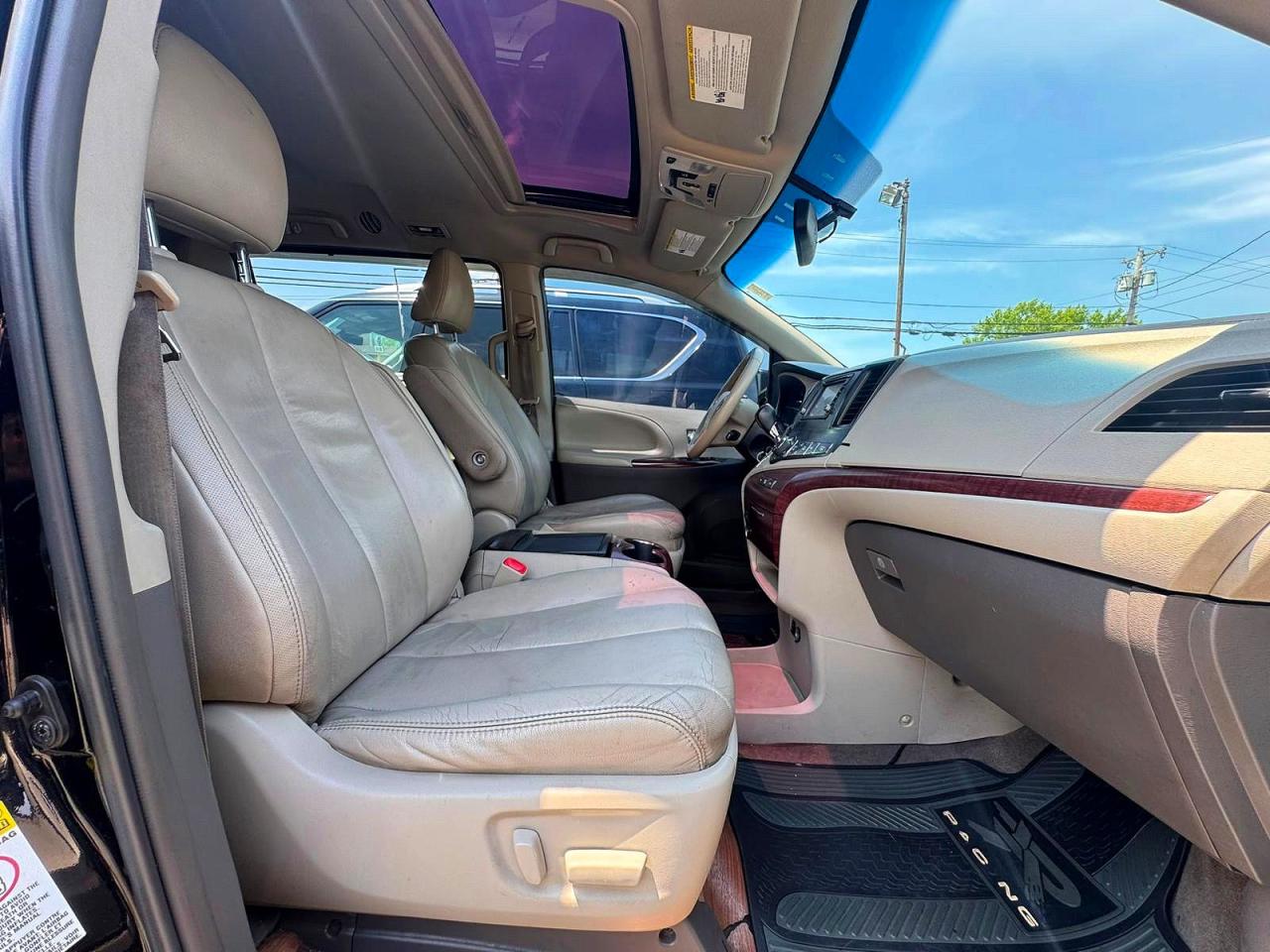 2014 Toyota Sienna Xle 8-passenger Black vin: 5TDYK3DC0ES443899