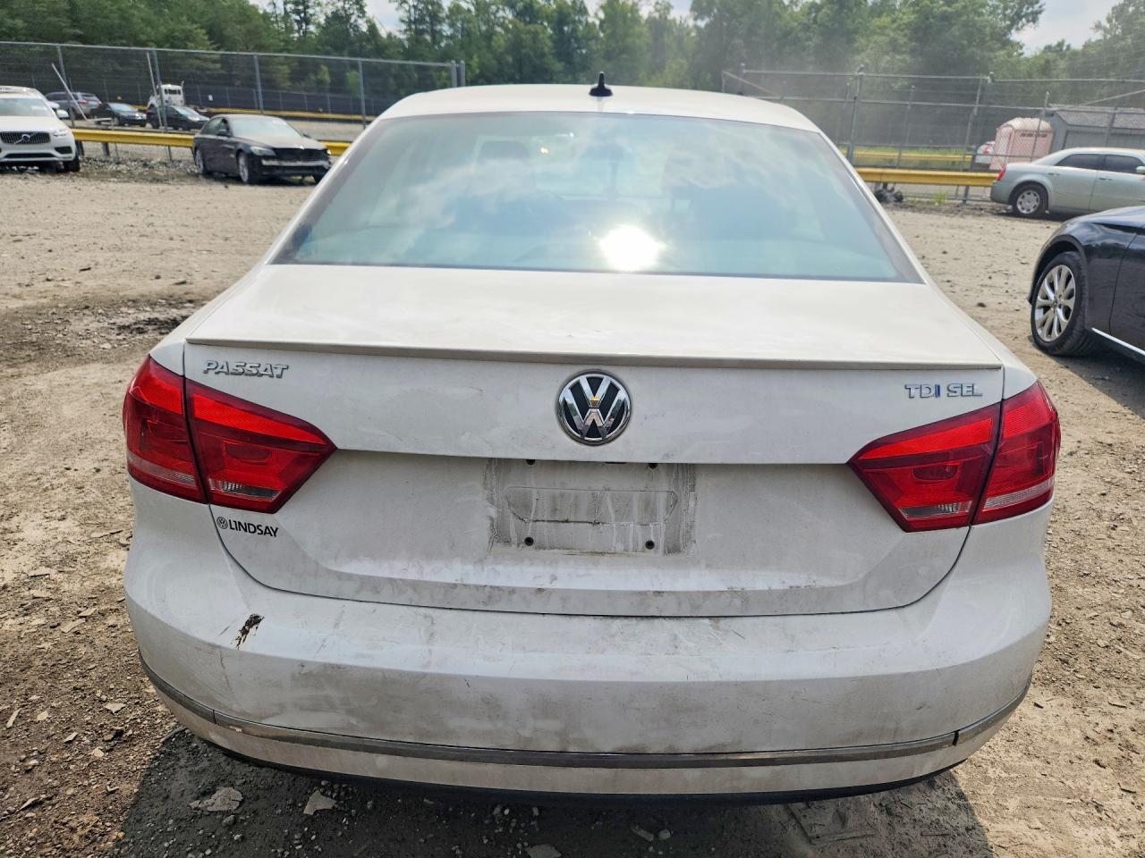 2013 Volkswagen Passat Sel White vin: 1VWCN7A39DC003724