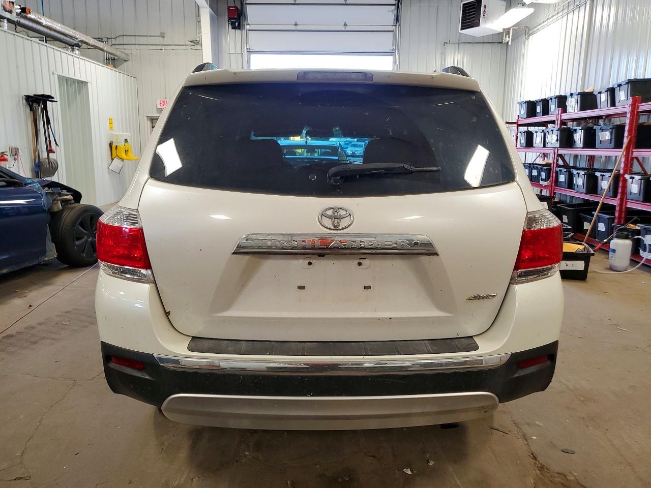 2013 Toyota Highlander Plus Белый vin: 5TDBK3EH6DS226405