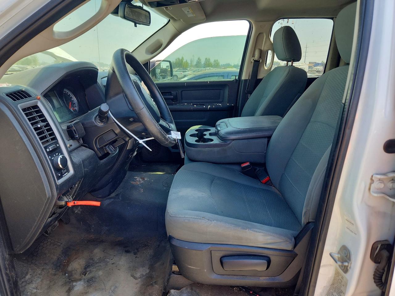 2015 Ram 1500 St White vin: 1C6RR7FTXFS710213