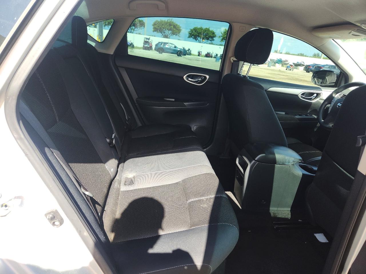 2015 Nissan Sentra S Silver vin: 3N1AB7APXFY348537