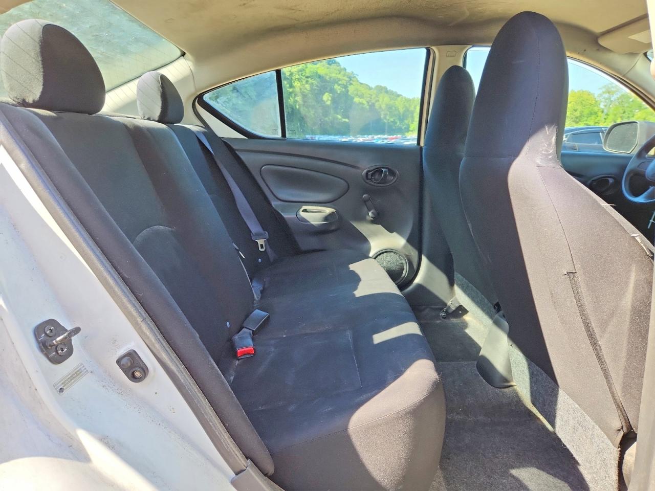 2014 Nissan Versa 1.6 S Белый vin: 3N1CN7AP4EL857132