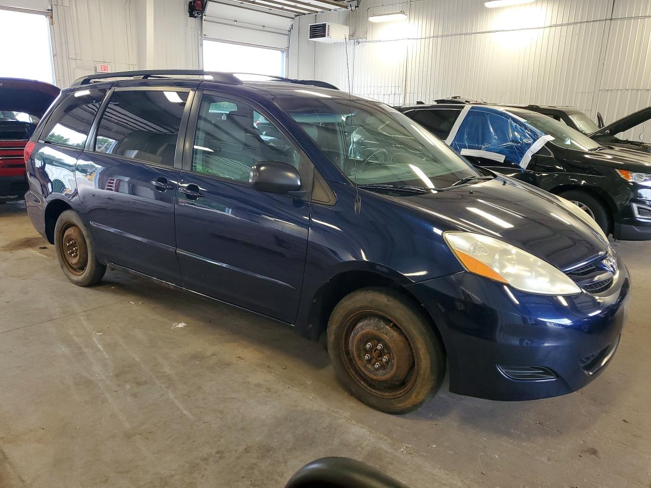 2006 Toyota Sienna Le 8 Passenger Blue vin: 5TDZA23C96S561941