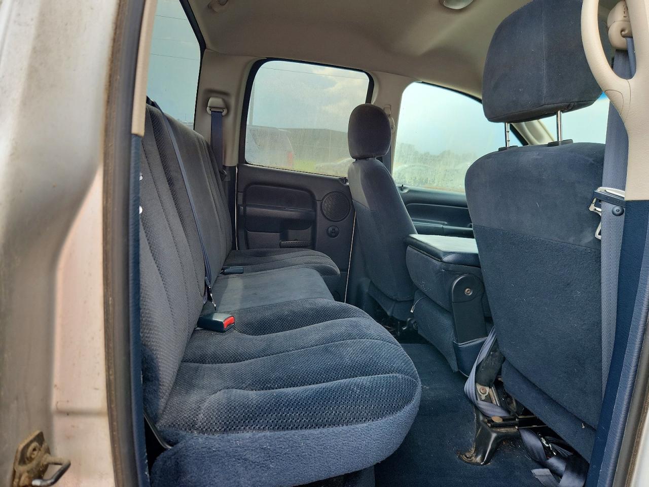 2002 Dodge Ram 1500 Silver vin: 3D7HA18N22G117735