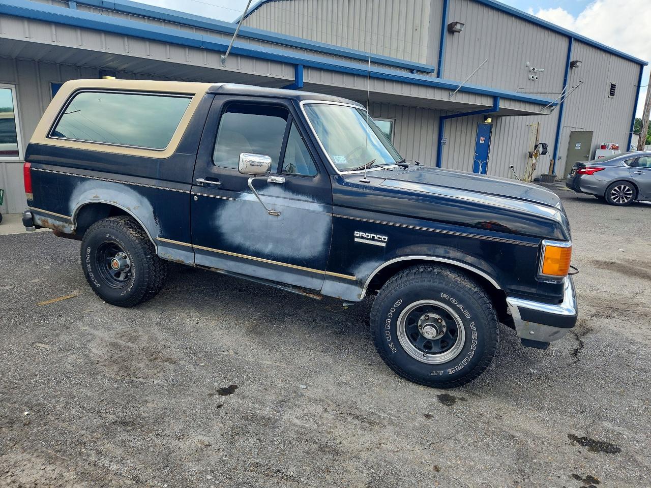 1989 Ford Bronco U100 Black vin: 1FMEU15H1KLB15458