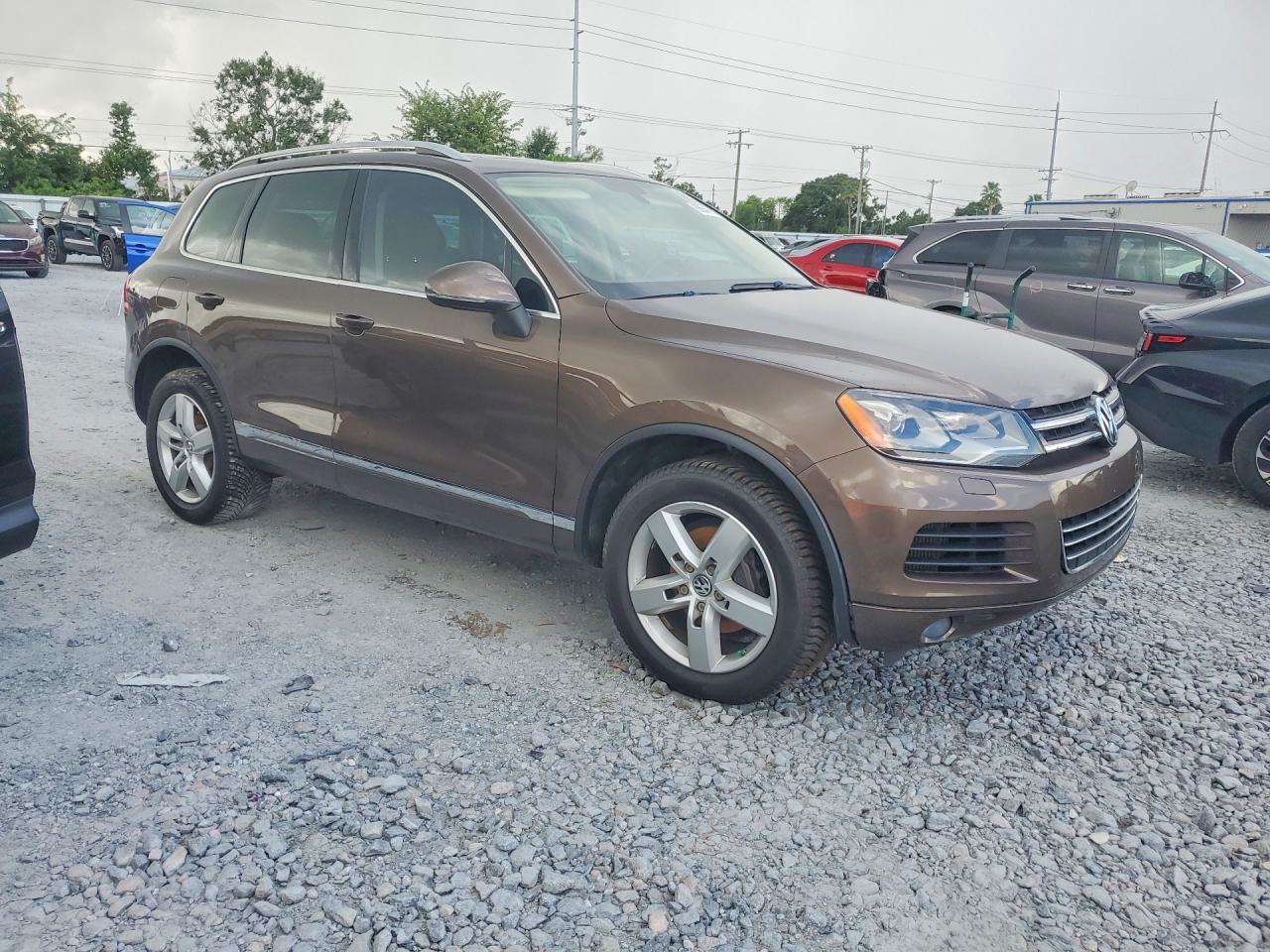 2014 Volkswagen Touareg V6 Tdi Brown vin: WVGEP9BP9ED008822