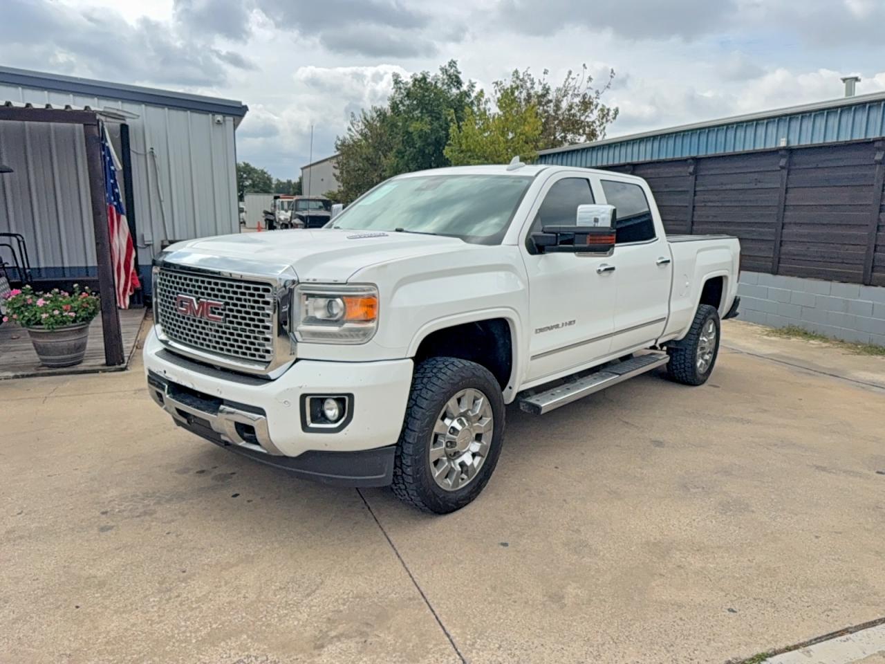 2015 Gmc Sierra K2500 Denali White vin: 1GT120E85FF601018