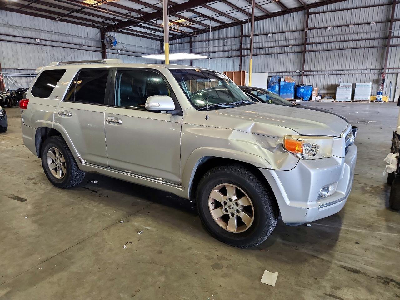2011 Toyota 4runner Sr5 Silver vin: JTEZU5JR1B5032575