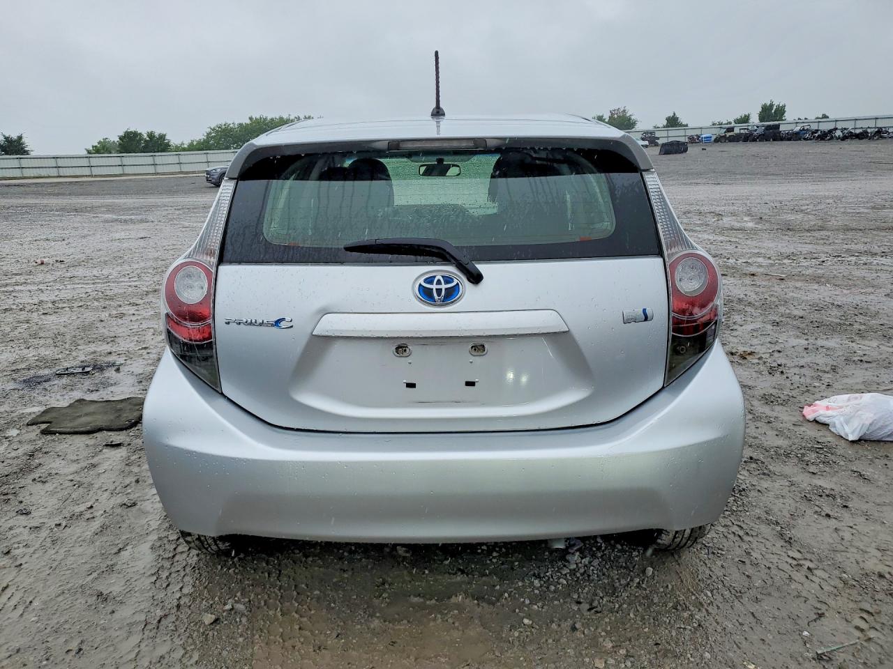 2013 Toyota Prius C Two Серебряный vin: JTDKDTB31D1055806