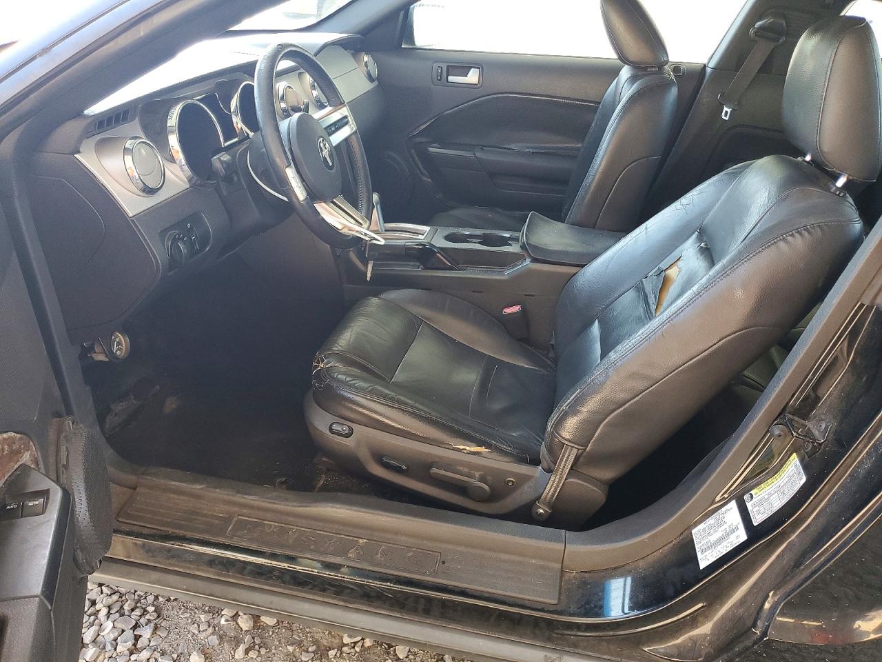 2005 Ford Mustang Черный vin: 1ZVFT80N055193401