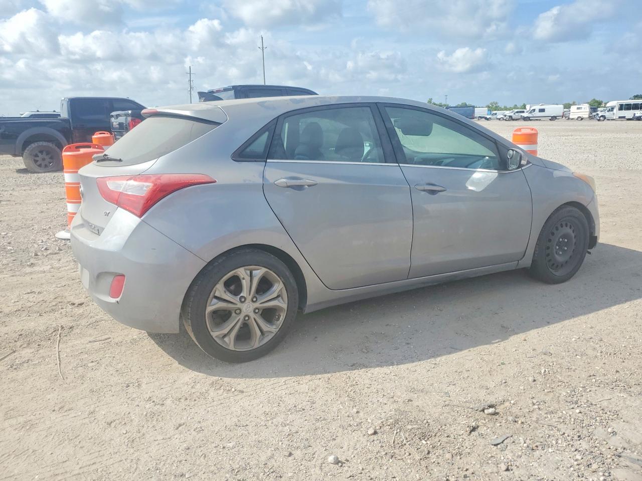 2013 Hyundai Elantra Gt Base Silver vin: KMHD35LEXDU058785
