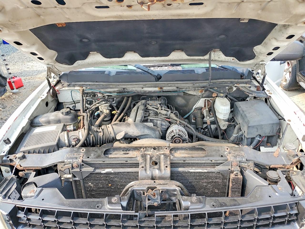 2007 Chevrolet Silverado C2500 Heavy Duty White vin: 1GCHC29K67E572262