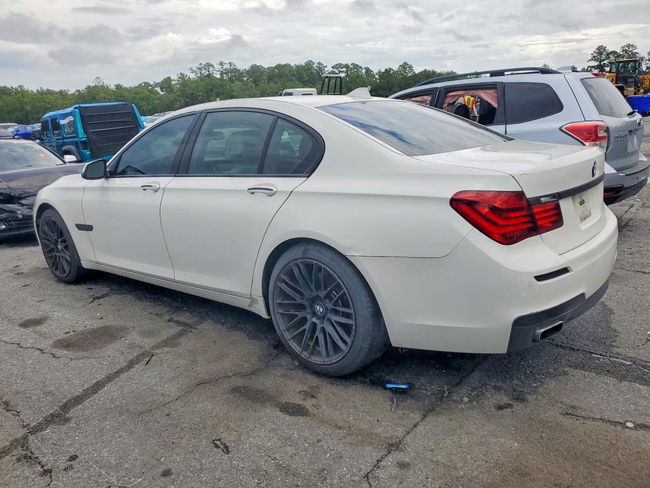 2015 Bmw 750 I Белый vin: WBAYA8C52FD825364