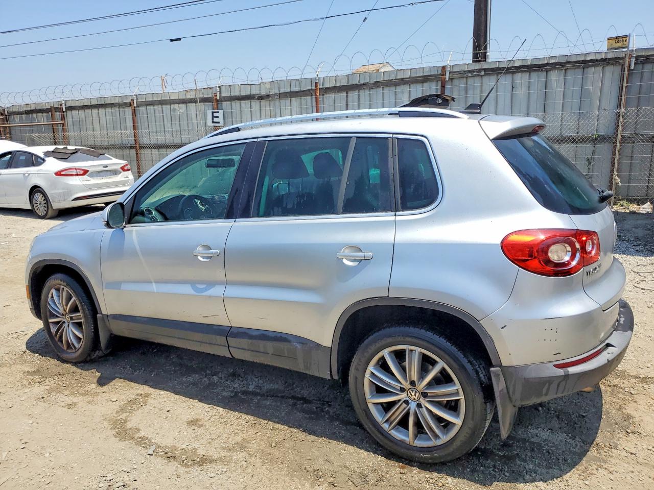 2011 Volkswagen Tiguan S Silver vin: WVGBV7AX5BW511908