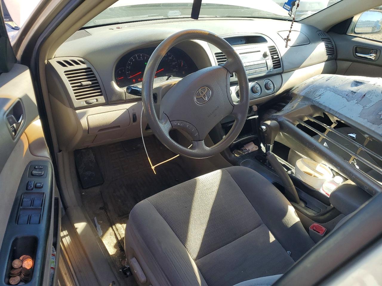 2005 Toyota Camry Le Gold vin: 4T1BE32K45U027062