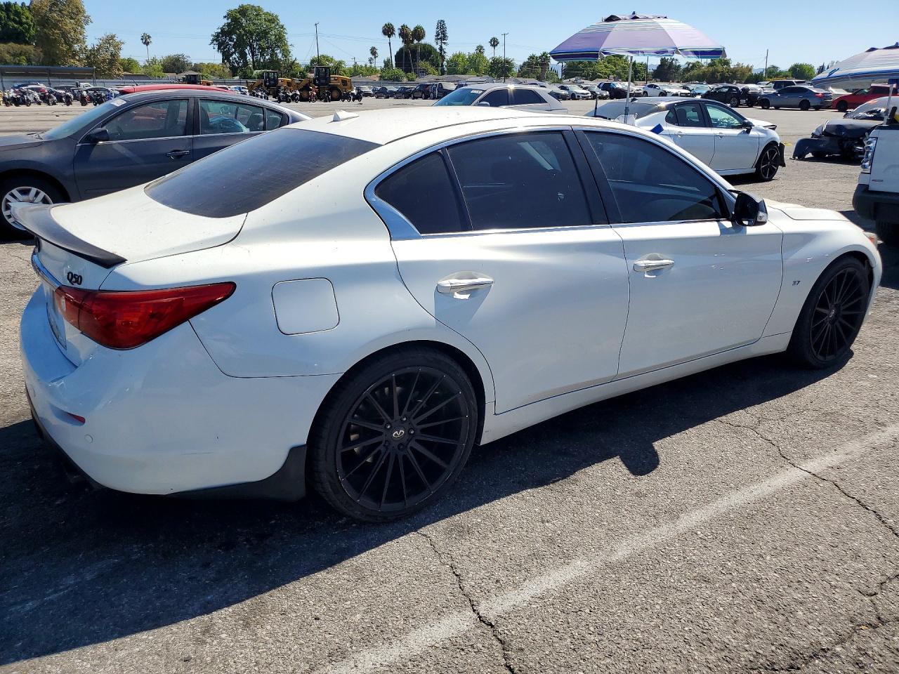 2015 Infiniti Q50 Premium Белый vin: JN1BV7APXFM333275