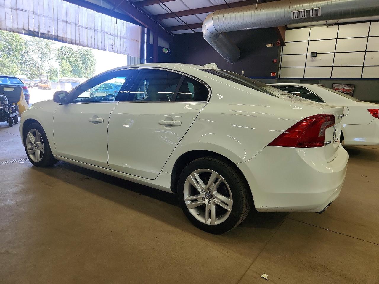 2015 Volvo S60 Premier White vin: YV1612TBXF1312386