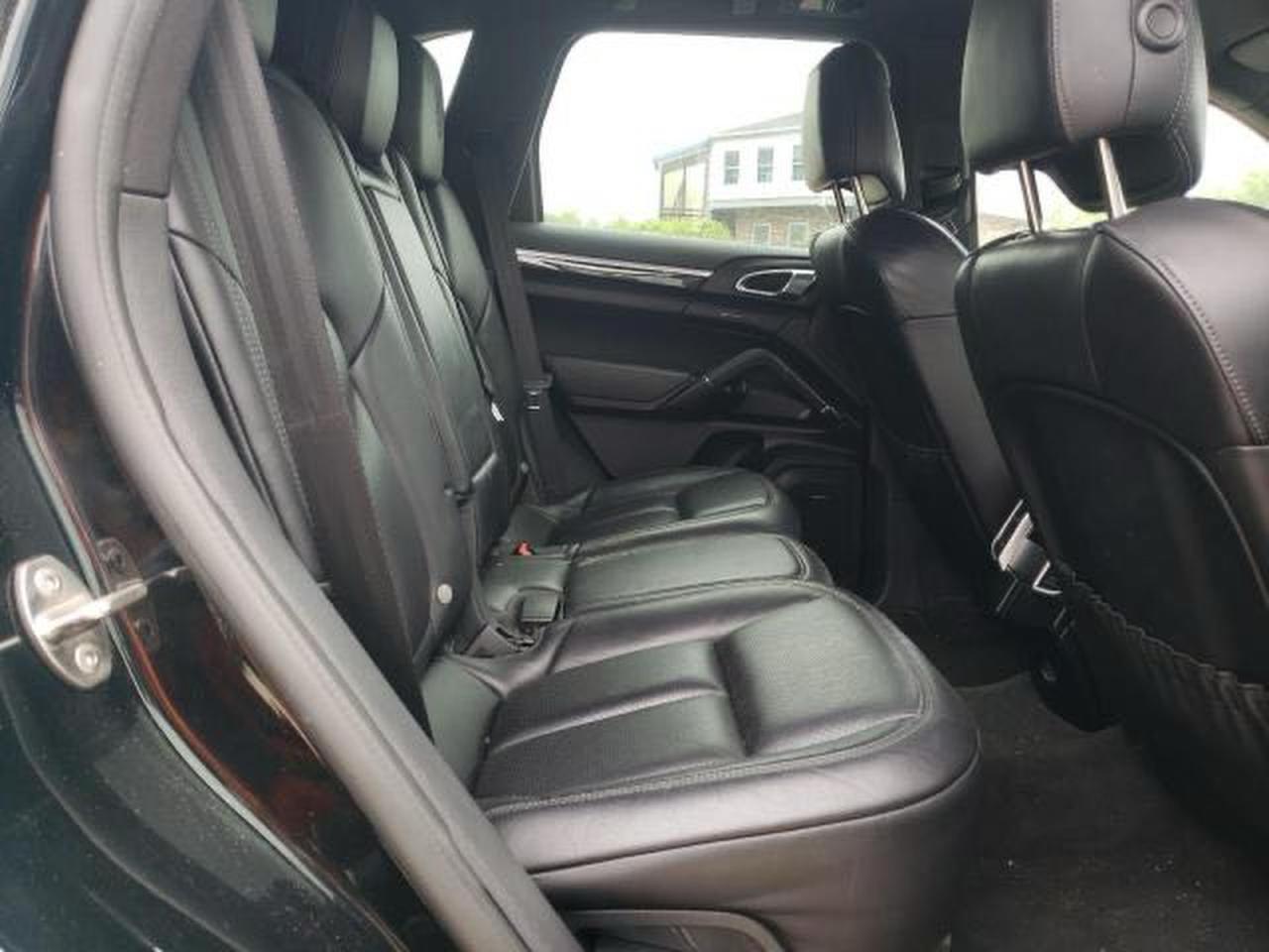 2017 Porsche Cayenne Blue vin: WP1AA2A20HKA80380