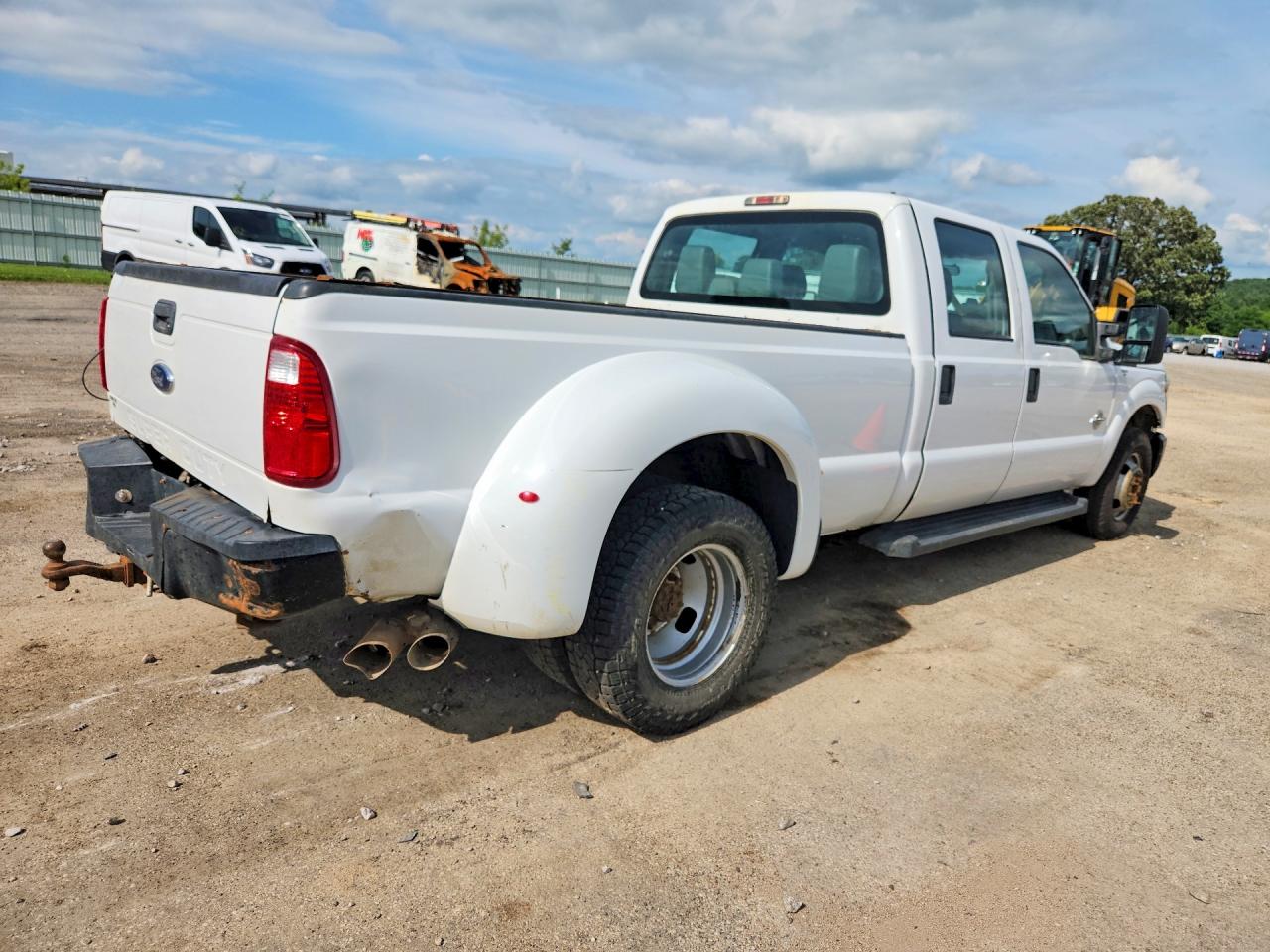 2015 Ford F350 Super Duty White vin: 1FT8W3CT0FEC37382