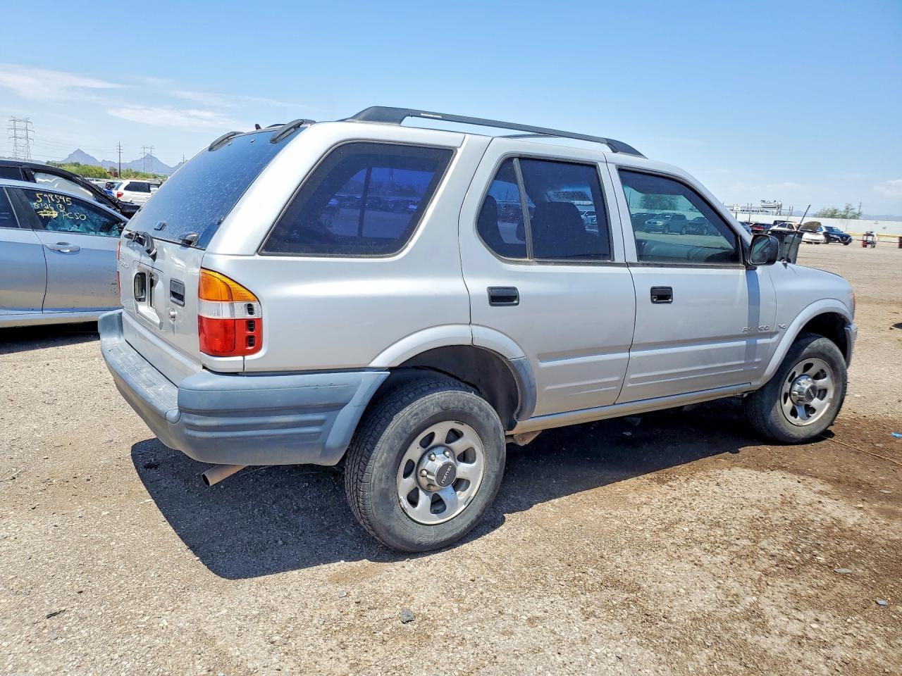 1998 Isuzu Rodeo S Silver vin: 4S2CK58W9W4306956
