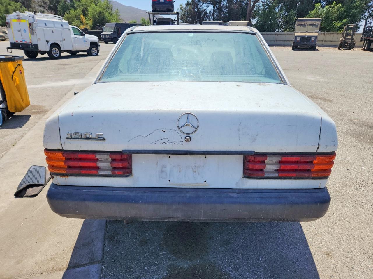 1988 Mercedes-benz 190 E 2.3 White vin: WDBDA28D4JF416521