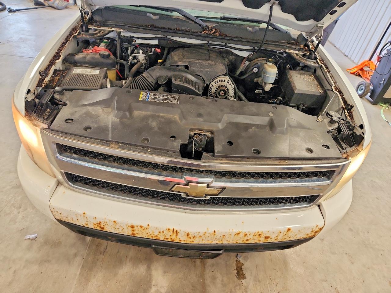 2008 Chevrolet Silverado K1500 White vin: 3GCEK13388G296629