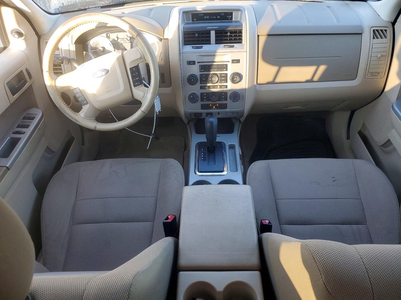 2010 Ford Escape Xlt Beige vin: 1FMCU0D72AKA54491