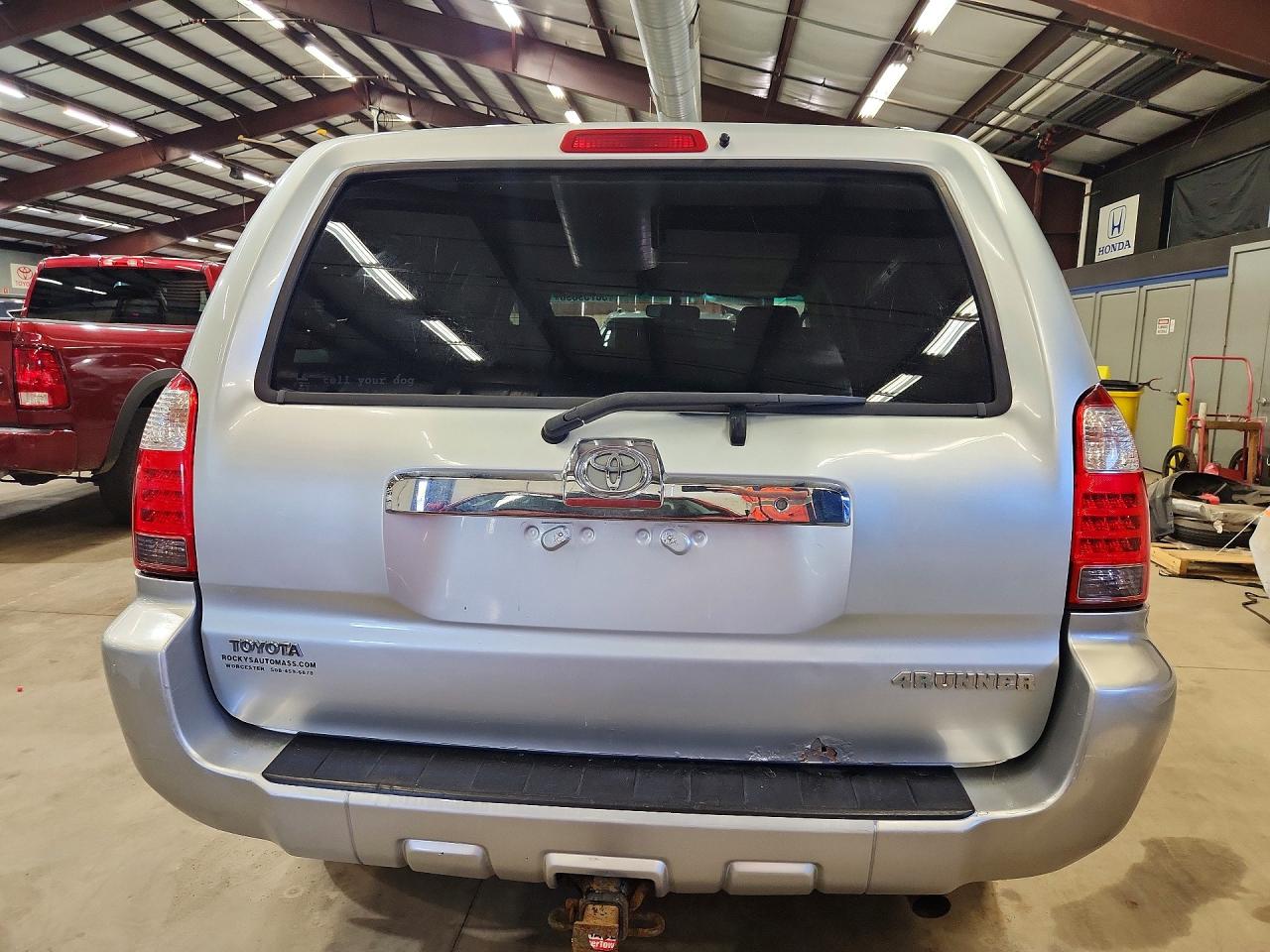 2007 Toyota 4runner Sr5 Silver vin: JTEBU14RX70125587