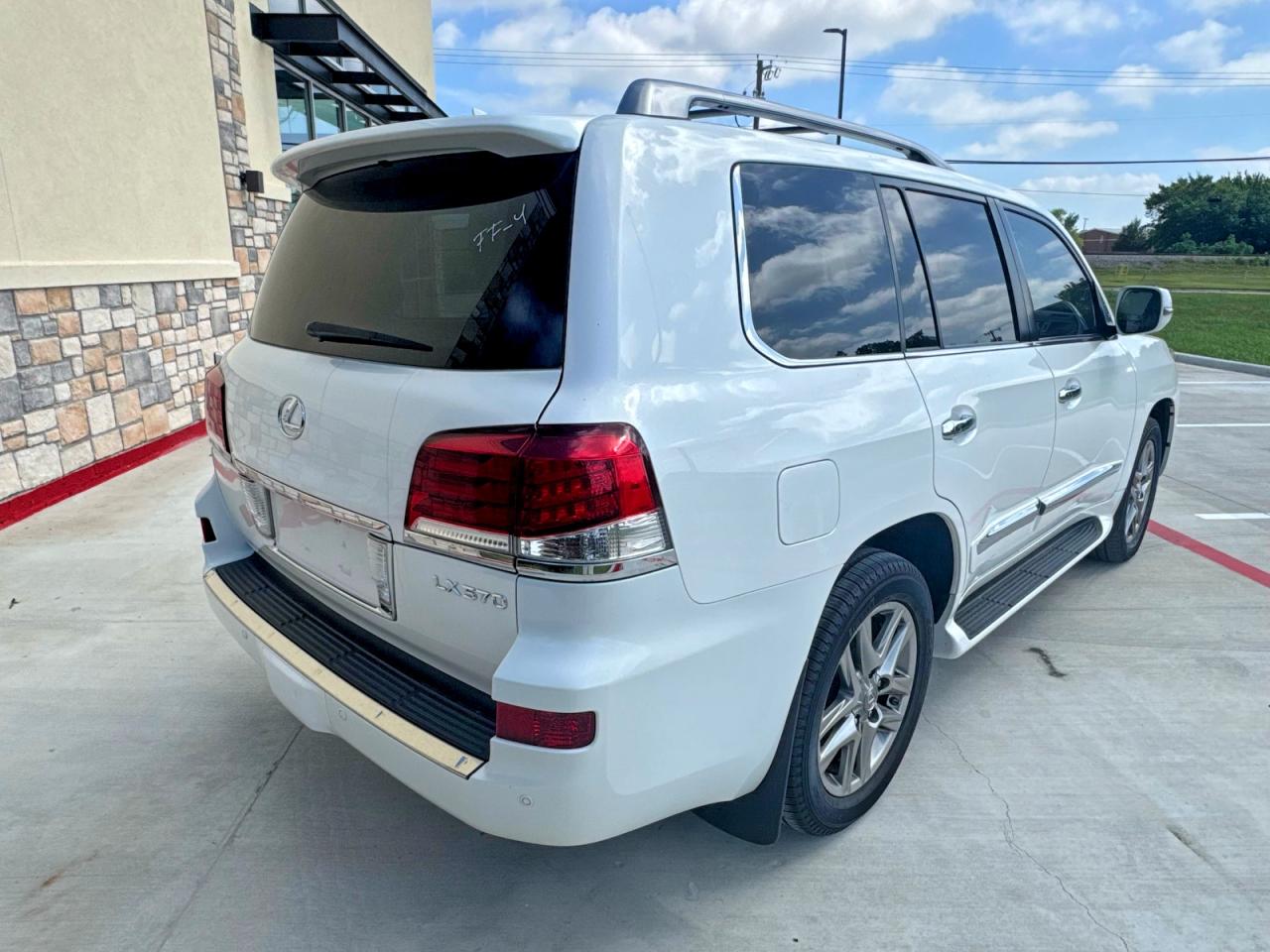 2013 Lexus Lx 570 White vin: JTJHY7AX8D4100357