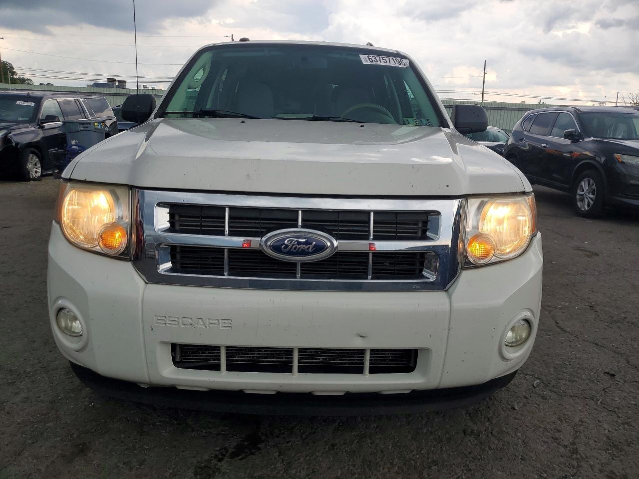 2010 Ford Escape Xlt White vin: 1FMCU9D72AKC67221