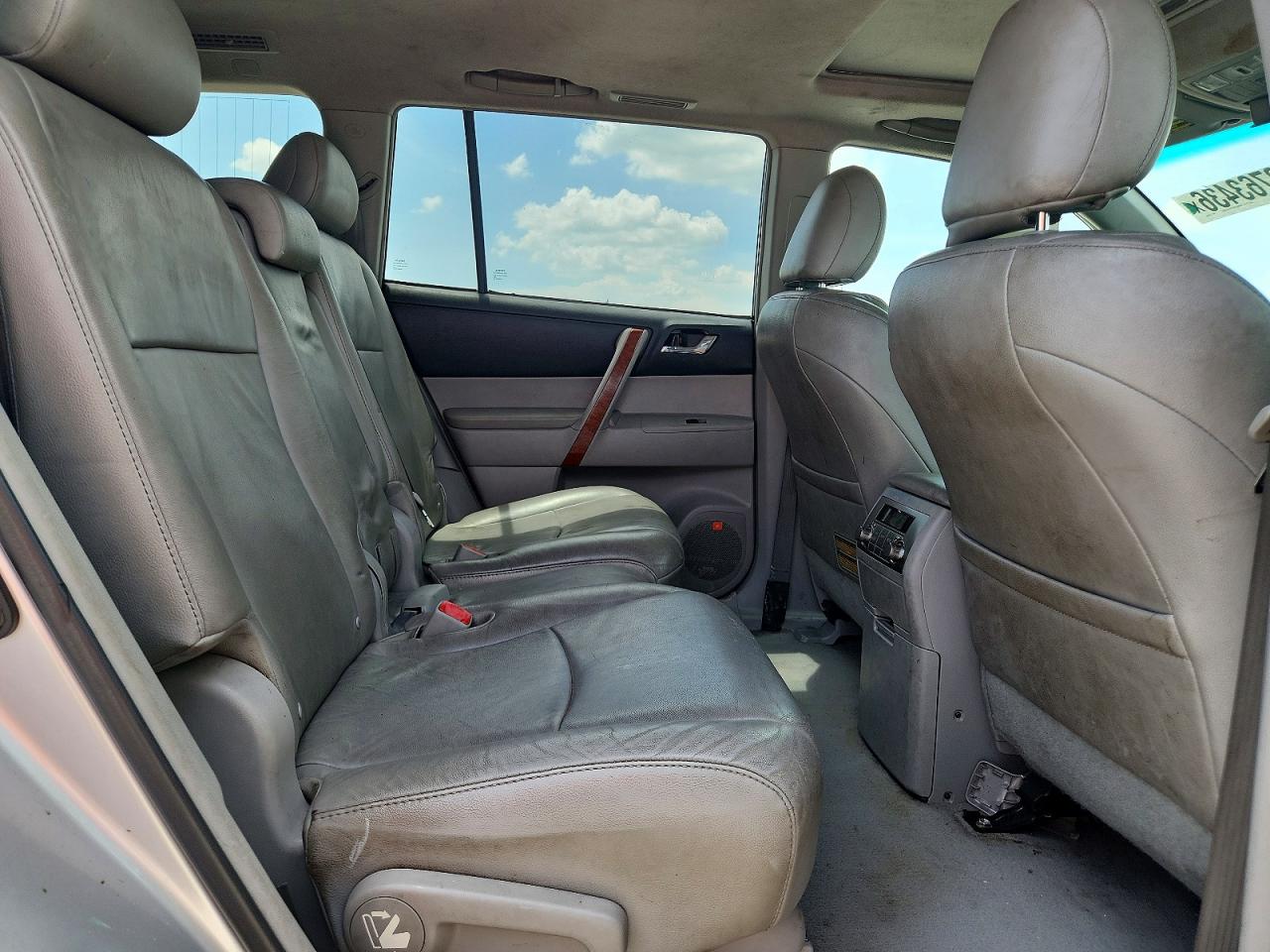 2010 Toyota Highlander Limited Silver vin: 5TDYK3EH2AS015885