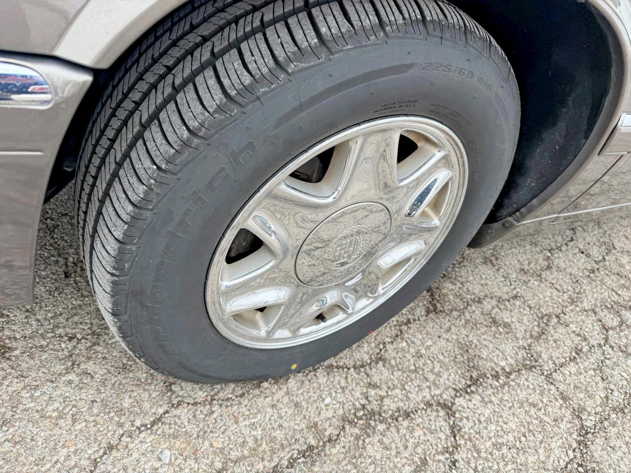 1999 Cadillac Eldorado Beige vin: 1G6EL12Y8XU600597